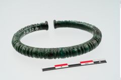 Foto von Bronzeperlarmreif (NHMW-PRAE-024324)